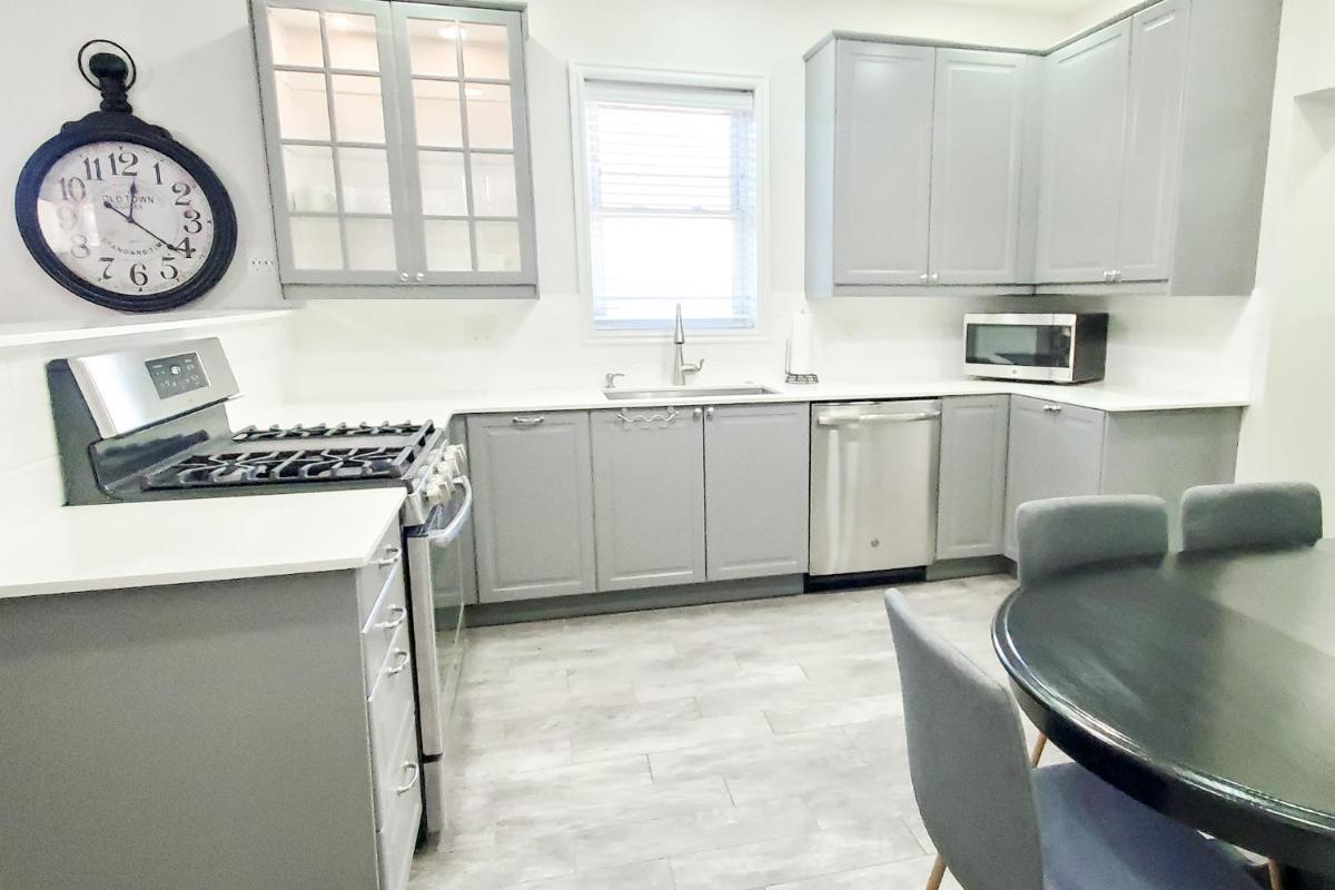 Vacation Home Minutes From Downtown, Great For Families - Housity