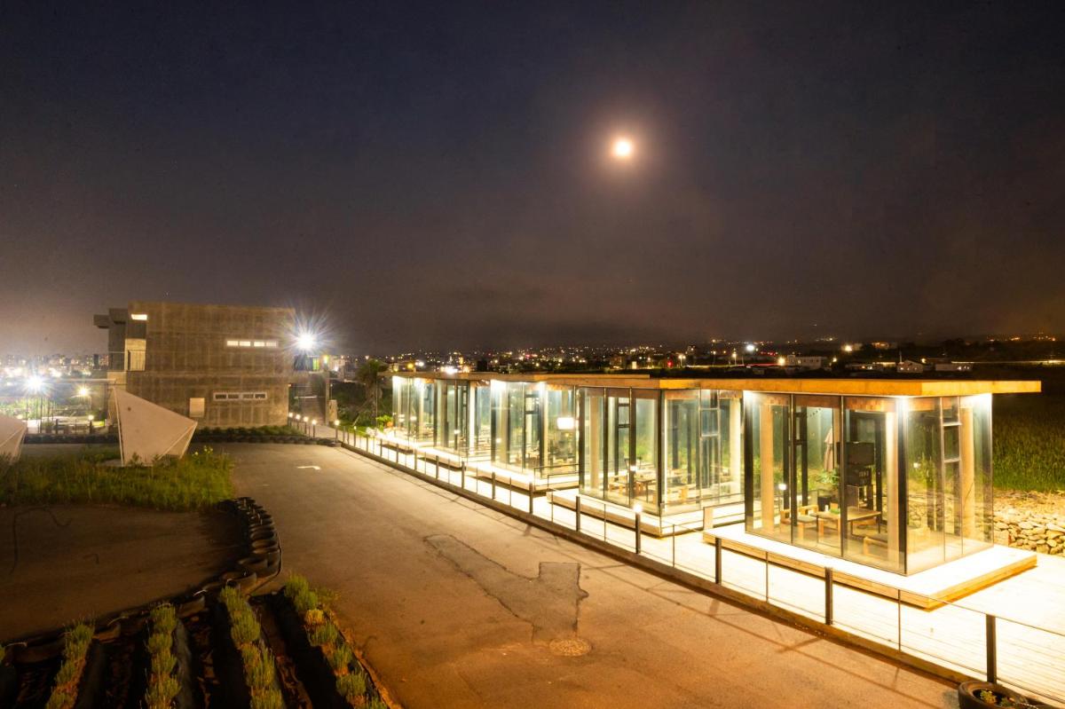 Jeju the sky and the earth - Housity