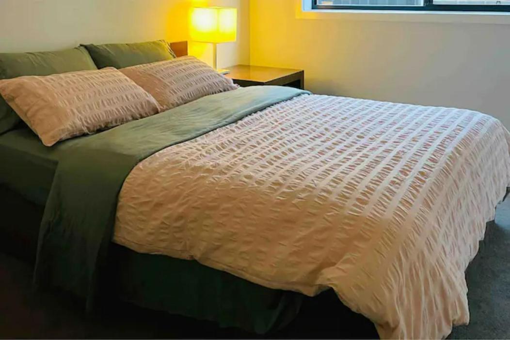 Entire 4 Bedroom Brand New Home In Melton South ! - Housity