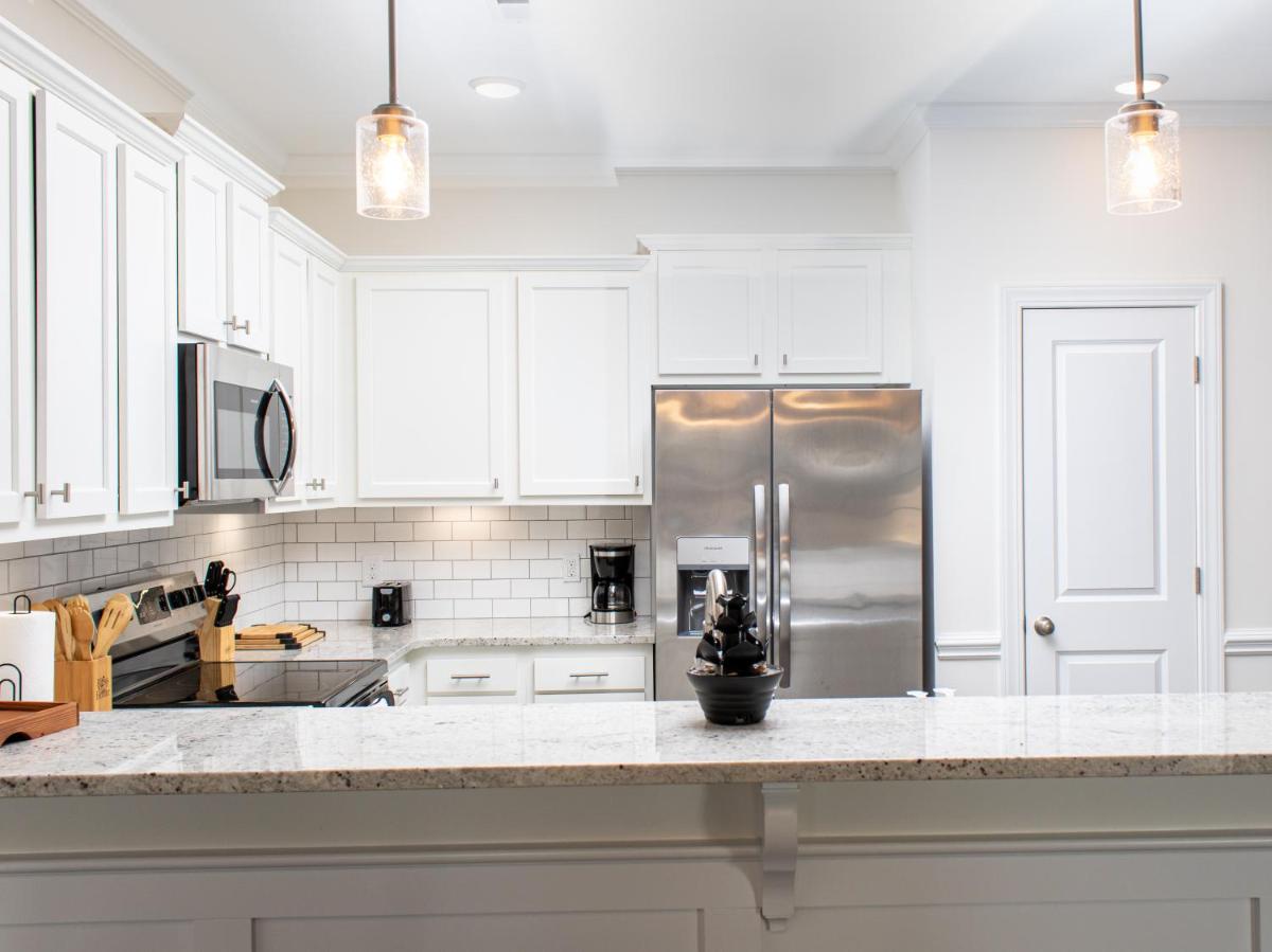 The Pirates Cove BRAND NEW LUXURY HOME - Housity