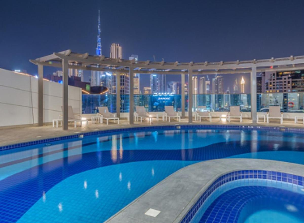 Elegant 2BR view with rooftop pool The Bay - Housity