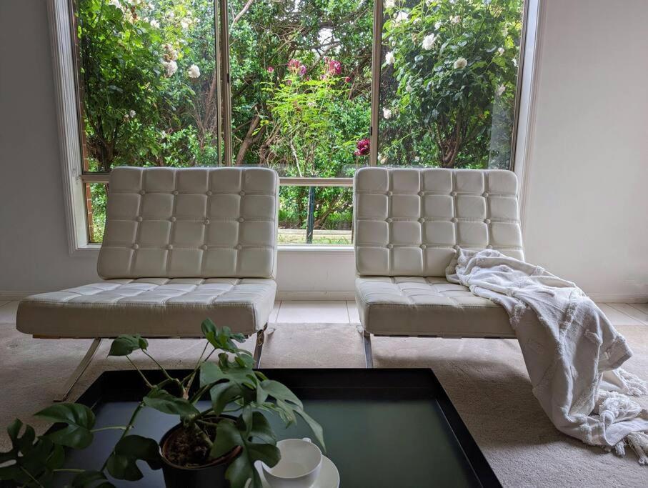 5 BR home, 2 bathroom, spacious living & spa ensuite - Housity