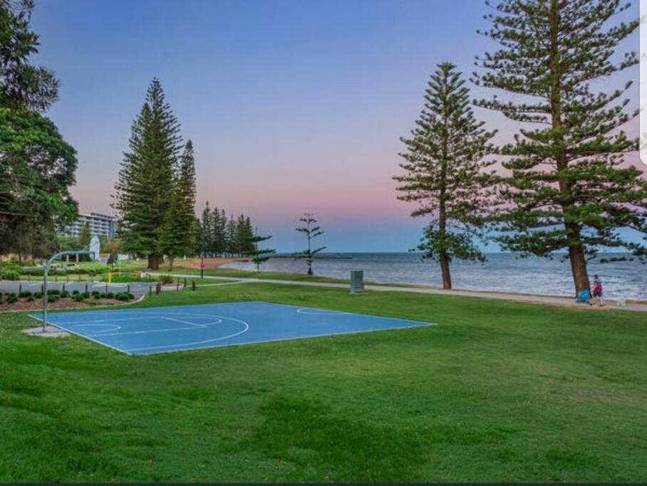 Suitetrails - Beachside Beauty- large family home in Scarborough