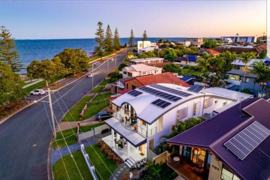 Beachside Beauty- large family home in Scarborough - Housity