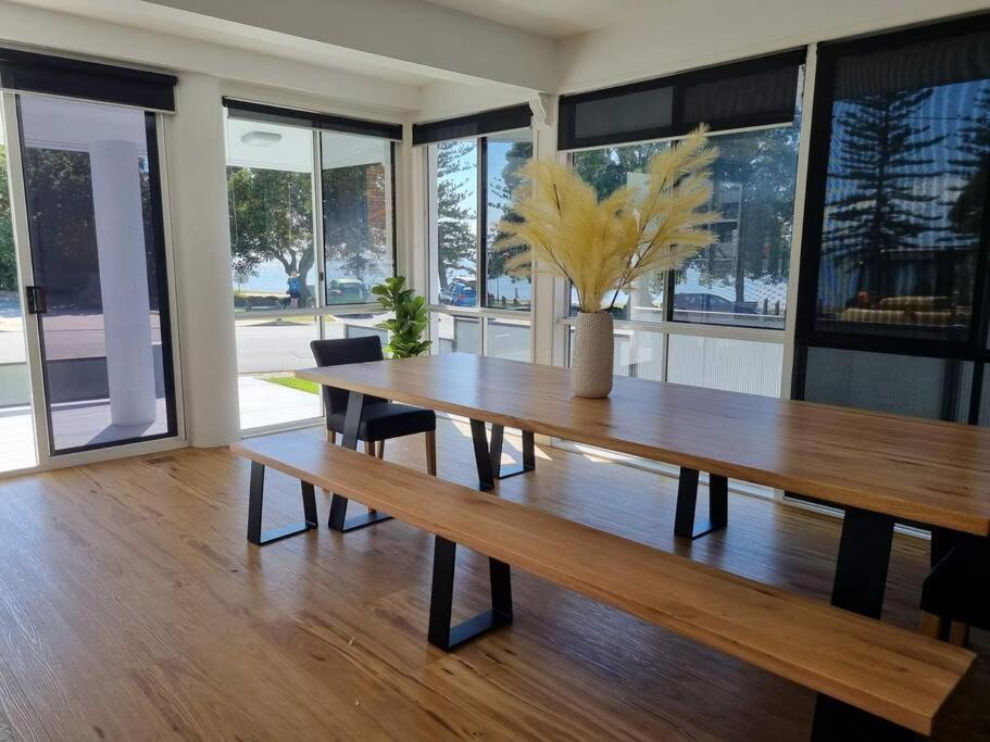 Suitetrails - Beachside Beauty- large family home in Scarborough