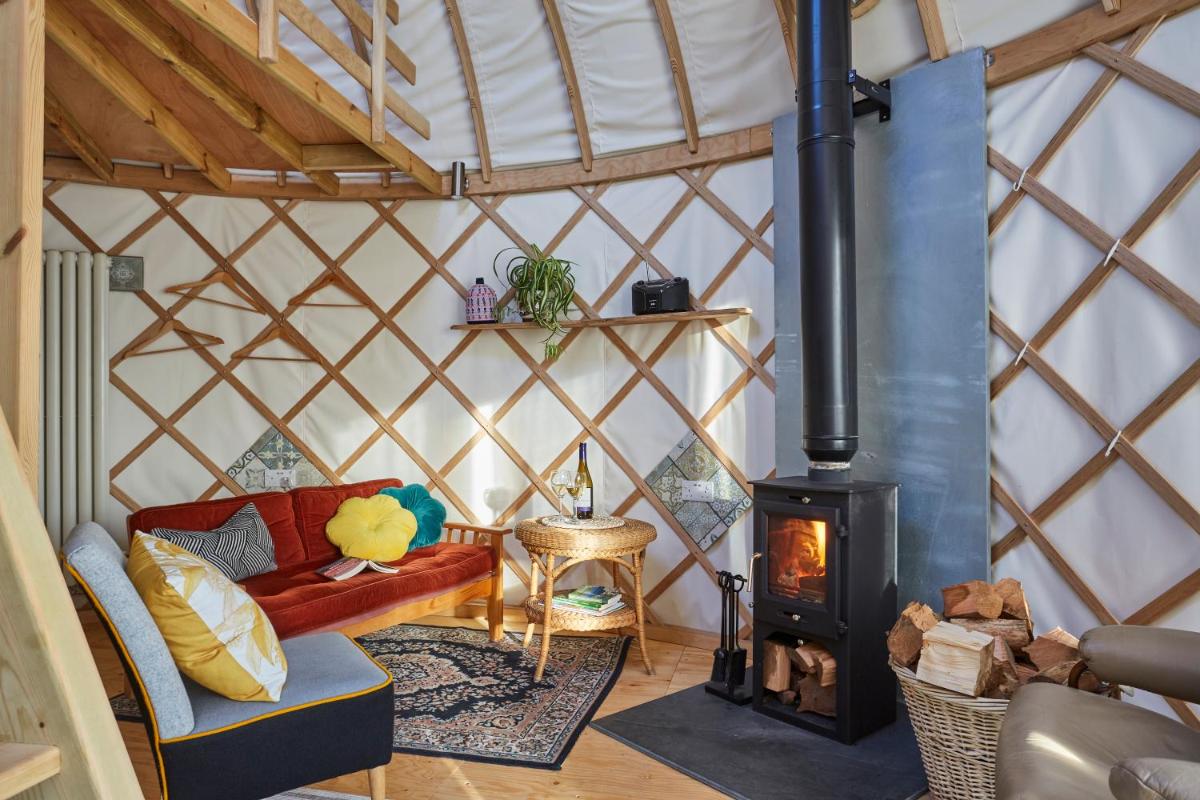Puckaster Cove Luxury Yurt - Housity