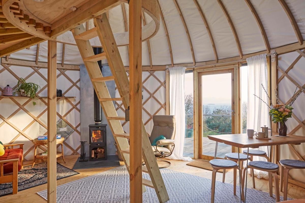 Puckaster Cove Luxury Yurt - Housity