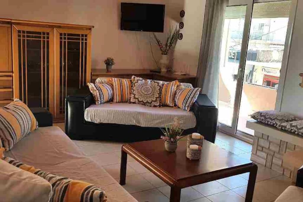 Irene's Apartment In Salakos - Housity
