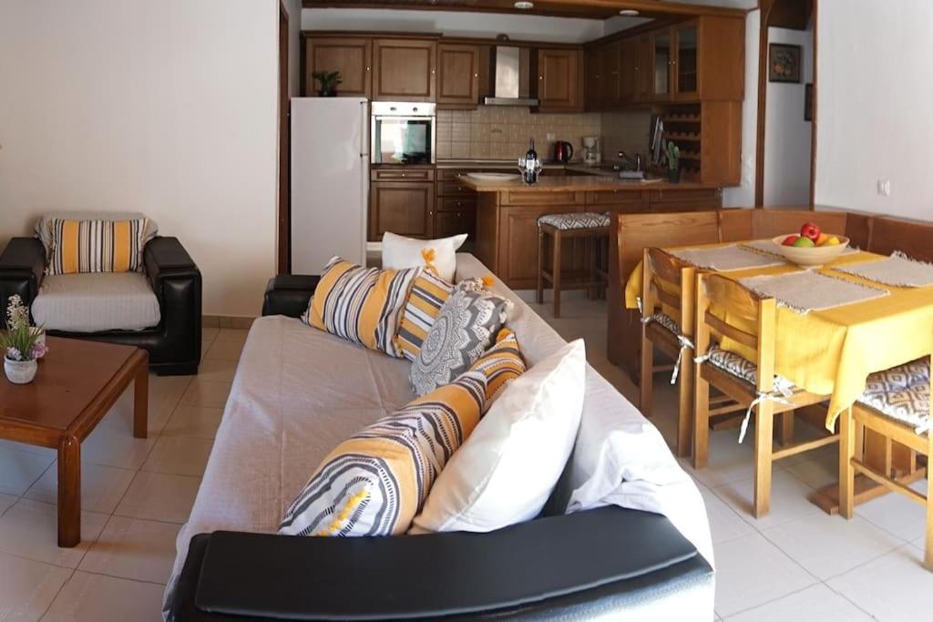 Suitetrails - Irene's Apartment In Salakos