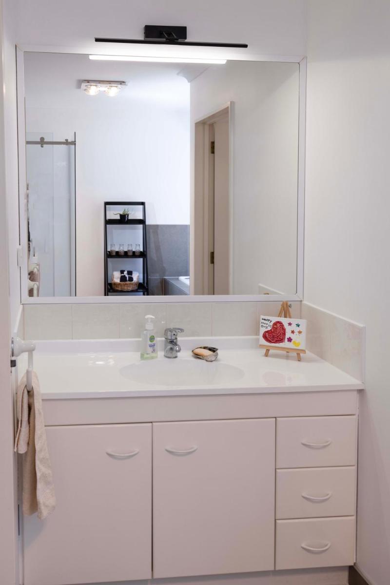 Suitetrails - 2 Bedrooms Plus Garage on Te Awa Cycleway