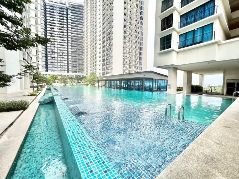 G 1-5pax Cozy Home Trefoil Setia Alam 100mps Wifi & TV SCCC - Housity