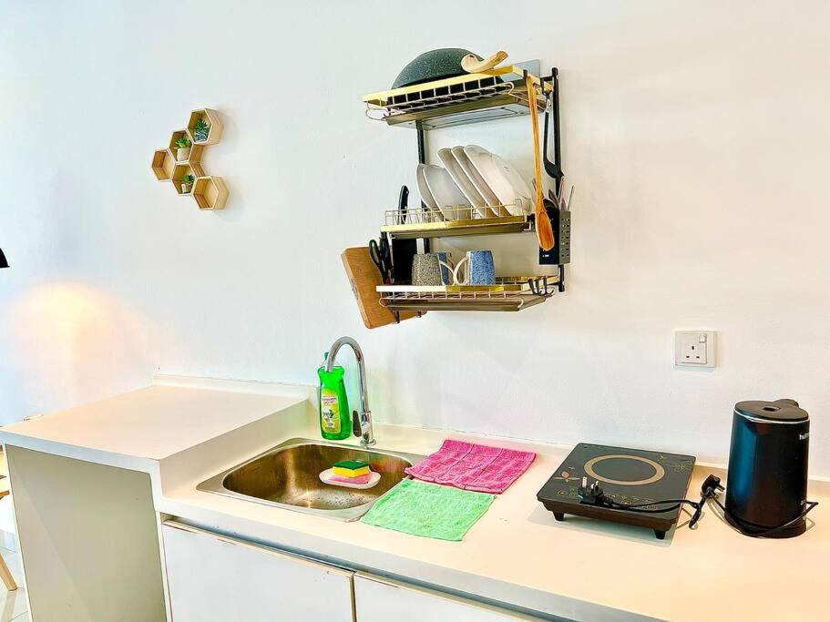 G 1-5pax Cozy Home Trefoil Setia Alam 100mps Wifi & TV SCCC - Housity