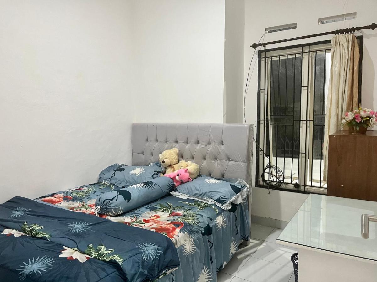 Suitetrails - Comfortable Family Home @Graha Permata Kota CP03