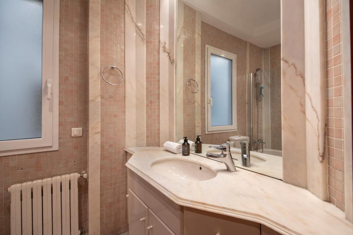 Charming Central Getaway - Housity