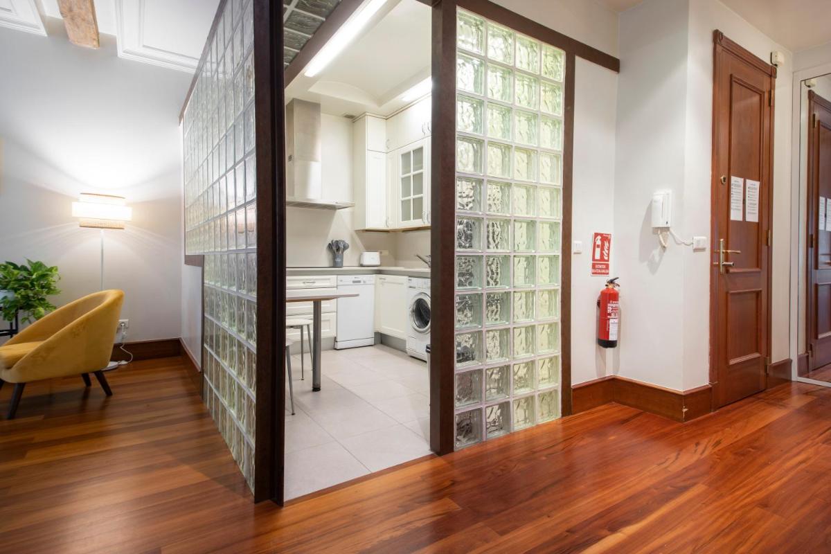 Charming Central Getaway - Housity
