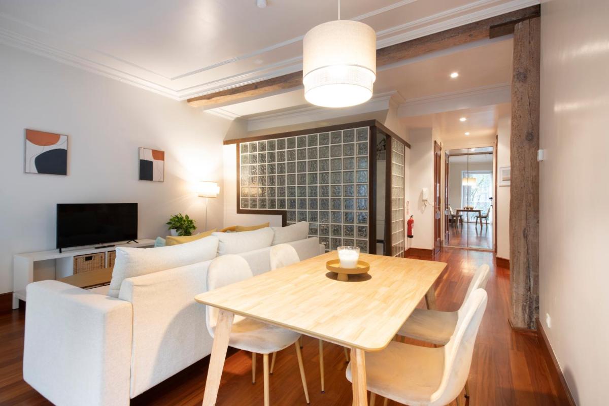 Charming Central Getaway - Housity