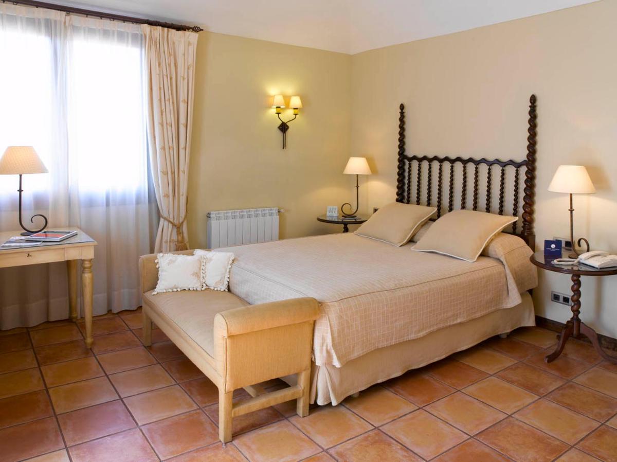 Cama o camas de una habitación en Gran Hotel Rey Don Jaime