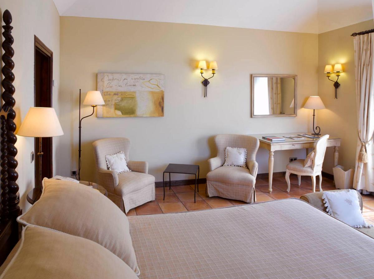 Cama o camas de una habitación en Gran Hotel Rey Don Jaime