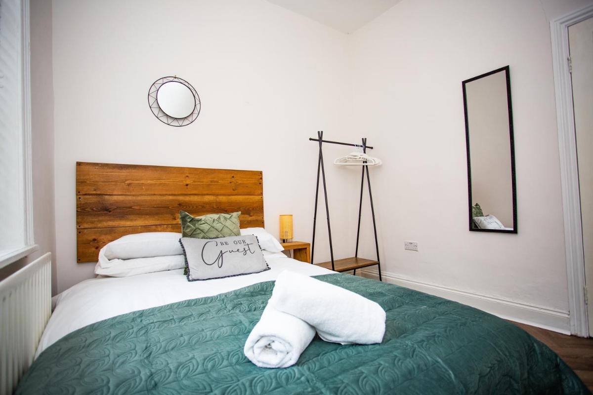 Pine Street Home by #ShortStaysAway - Housity