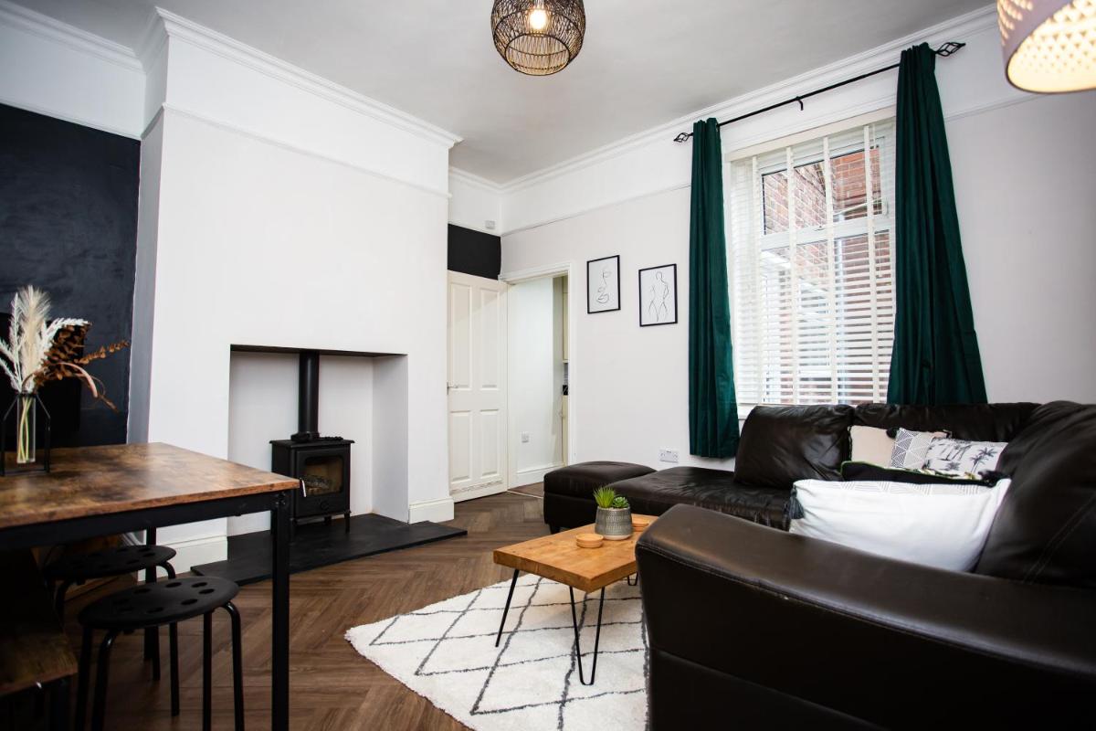 Pine Street Home by #ShortStaysAway - Housity