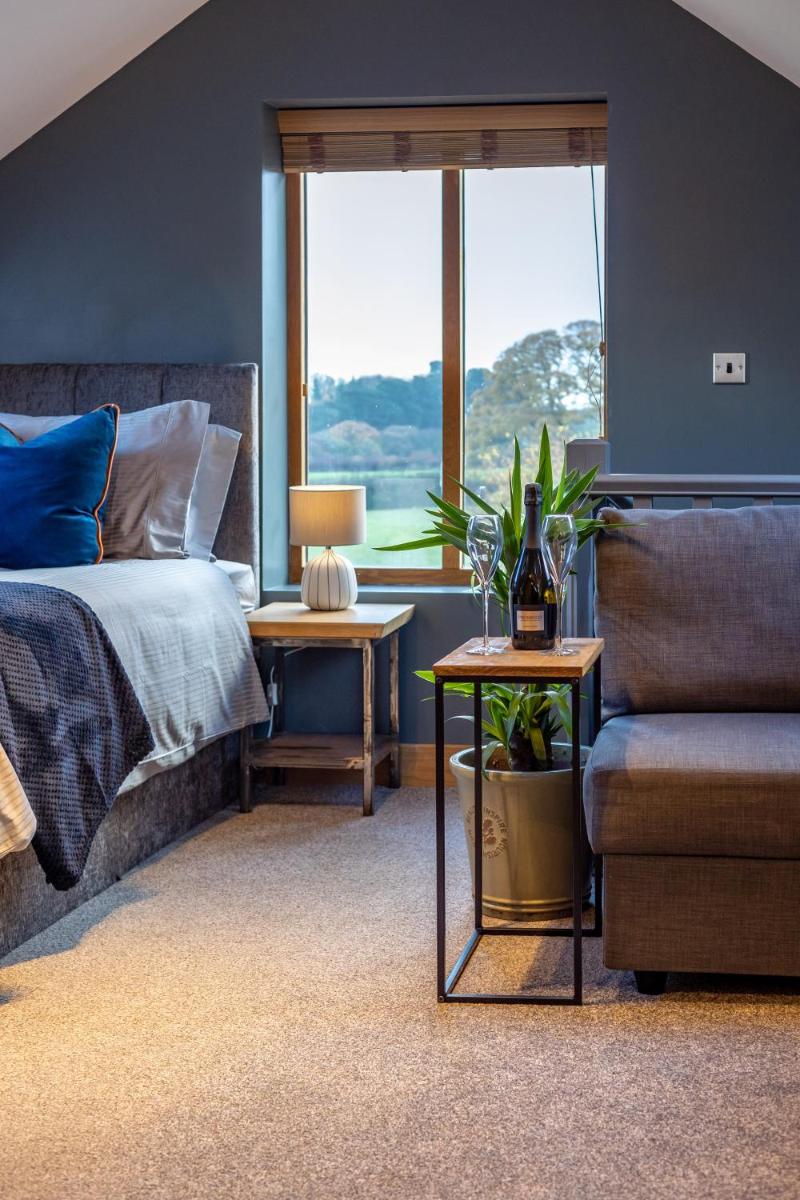 Stunning rural stay with idyllic views & great location - Housity