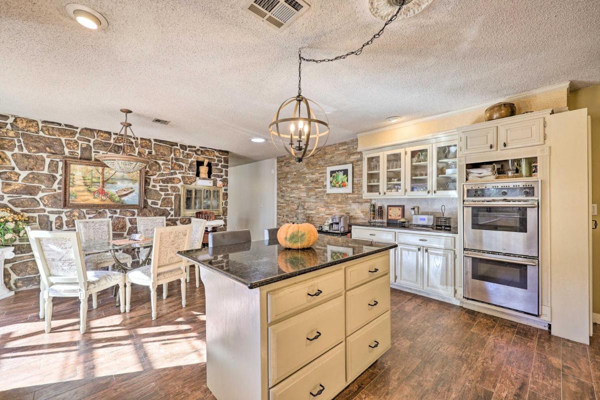 Stunning Rogers Villa with Pond about 7 Mi to Lake - Housity