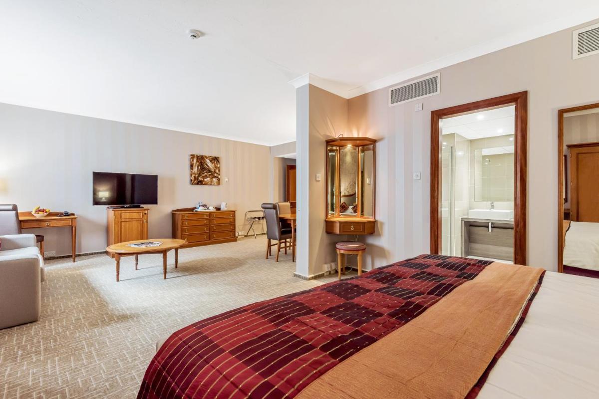 Coppid Beech - Housity