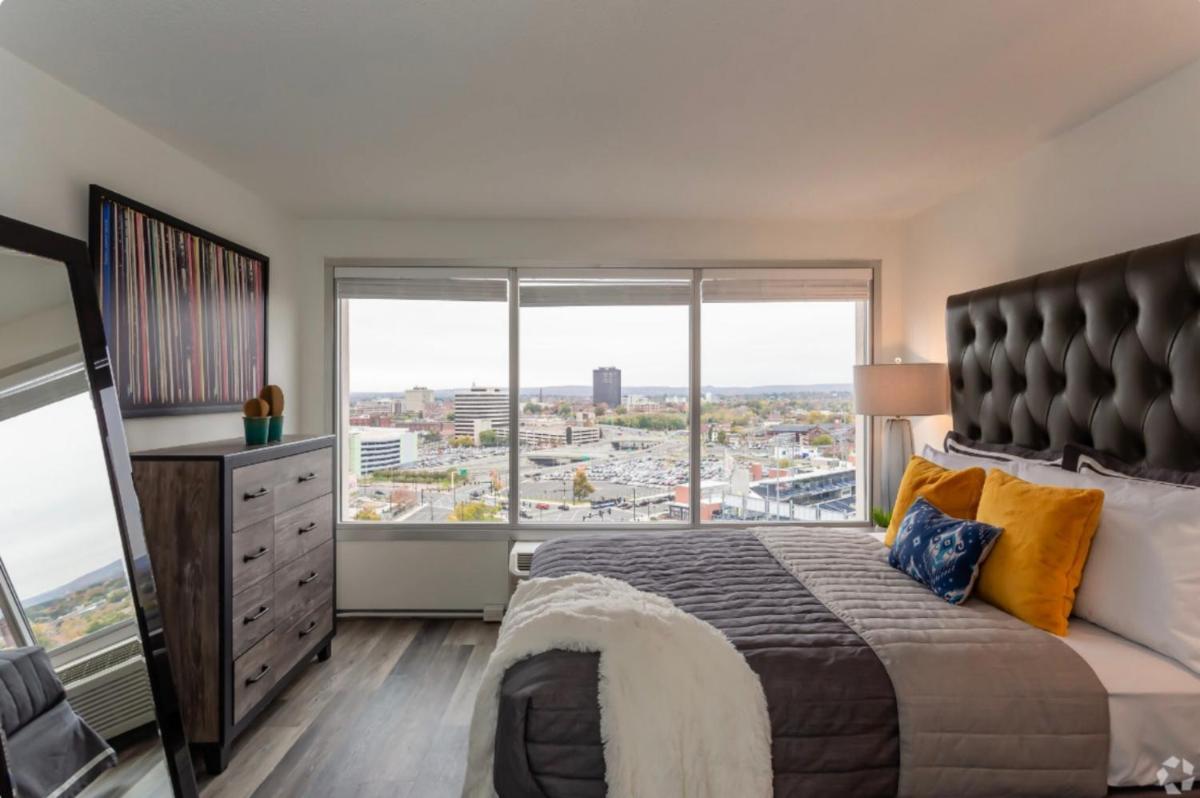 Furnished Luxury Apartments, HARTFORD - SK - Housity