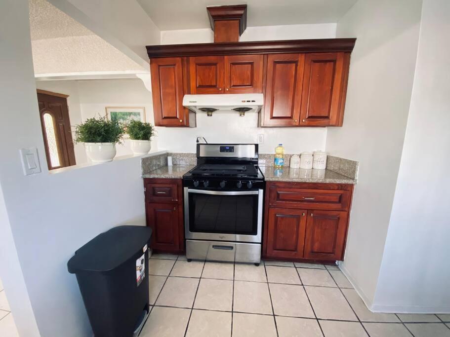 Sweet House 18mins To DTLA 2 bedrooms - Housity
