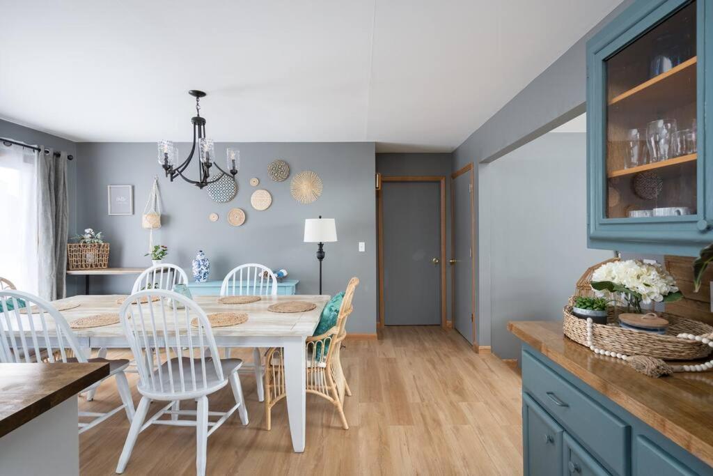 9 Beds & 5 Bath BOHO home in Great Grand Rapids - Housity