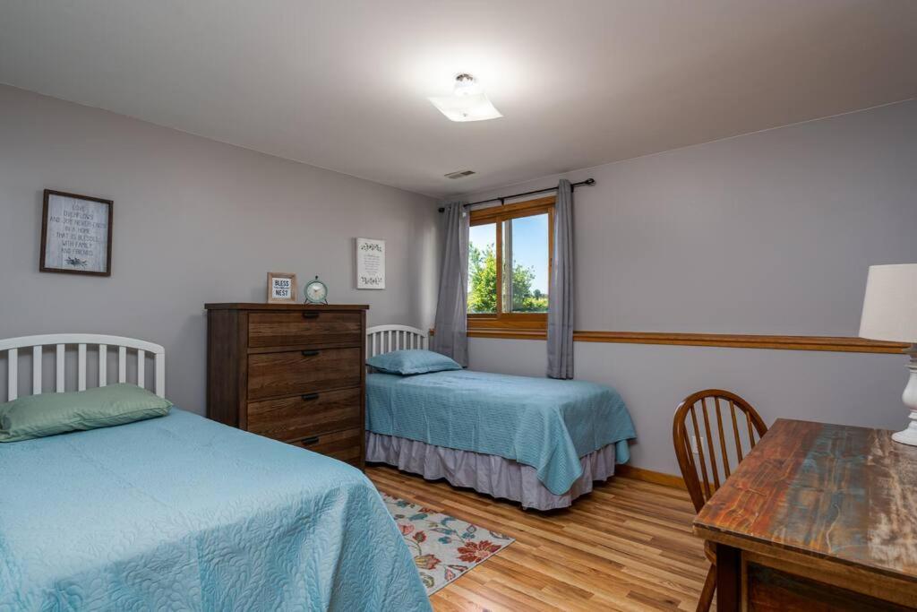 9 Beds & 5 Bath BOHO home in Great Grand Rapids - Housity