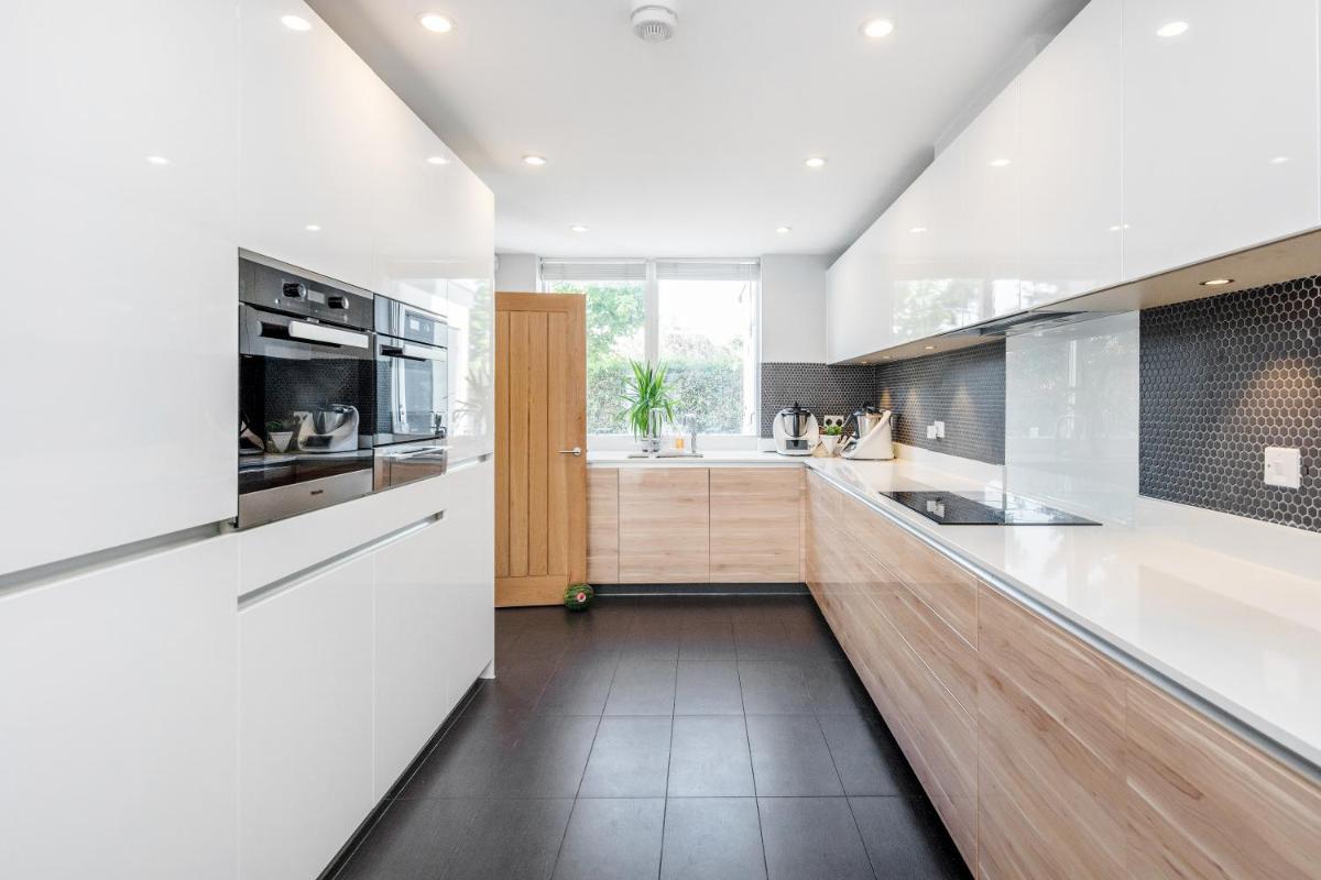 Suitetrails - SILVERINGS a Beautifully designed Luxurious Townhouse