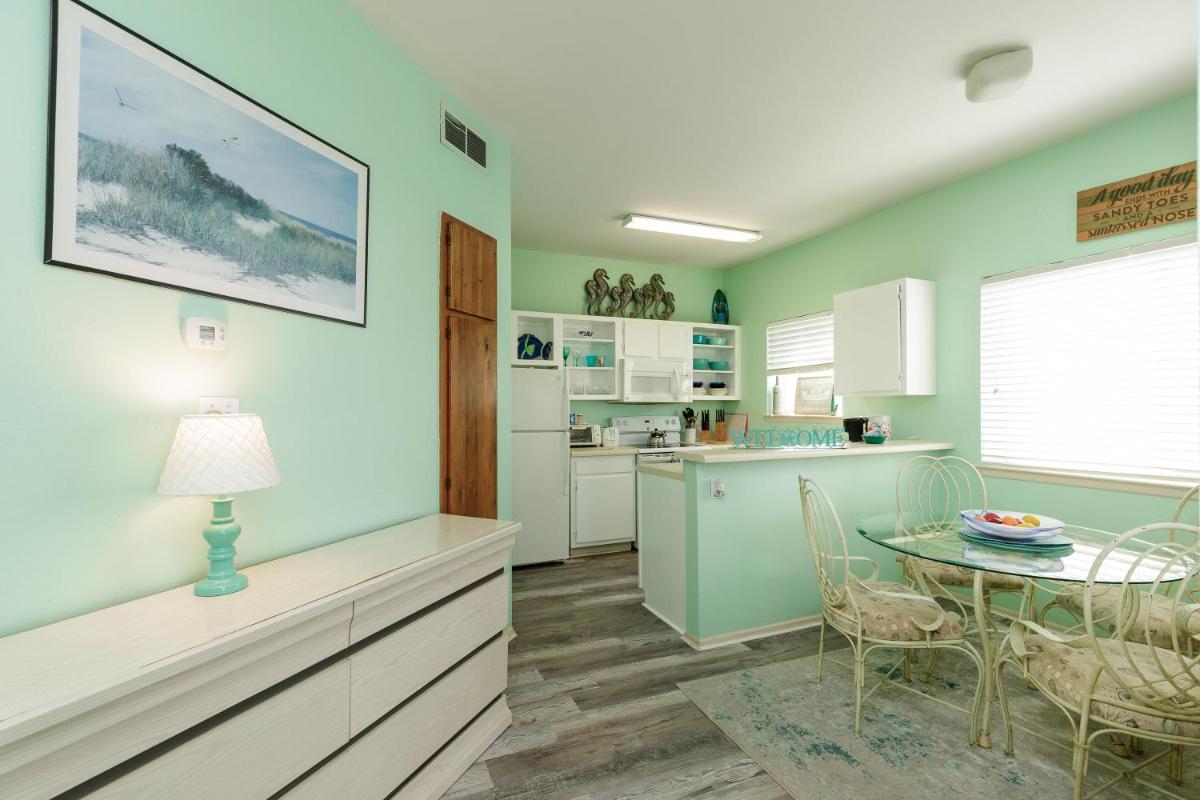 Suitetrails - Corpus Christi-Padre Island condo is walking distance to beach by Mustang Island, Sleeps Four, 2024 Traveler Award