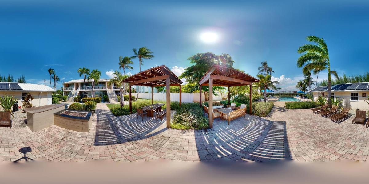 Suitetrails - Perfectly Located in the Heart of Seven Mile Beach apts