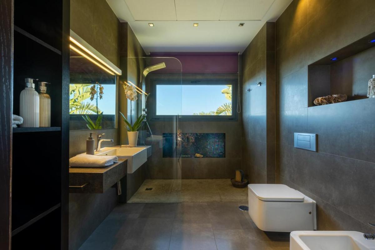 Luxury Villa with swimming pool and amazing views - Hizvo