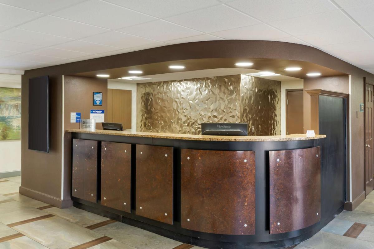 Best Western PLUS Executive Hotel Richmond - Housity