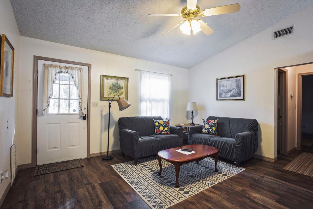 3 bed 2 bath fenced yard pet friendly great location 6 m from WEC - Housity