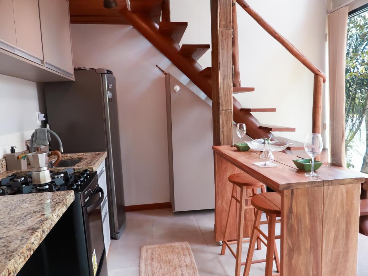 Tiny House com lagoa privada. Refúgio para casais na floresta e perto da Praia do Forte. - Housity