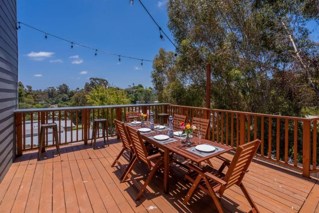 Fabulous New 4BR/3BA House in Mission Hills - Housity