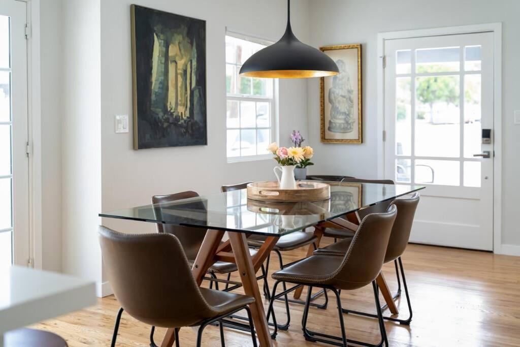 Fabulous New 4BR/3BA House in Mission Hills - Housity