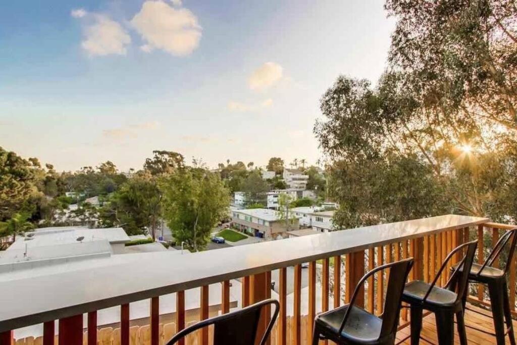 Fabulous New 4BR/3BA House in Mission Hills - Housity