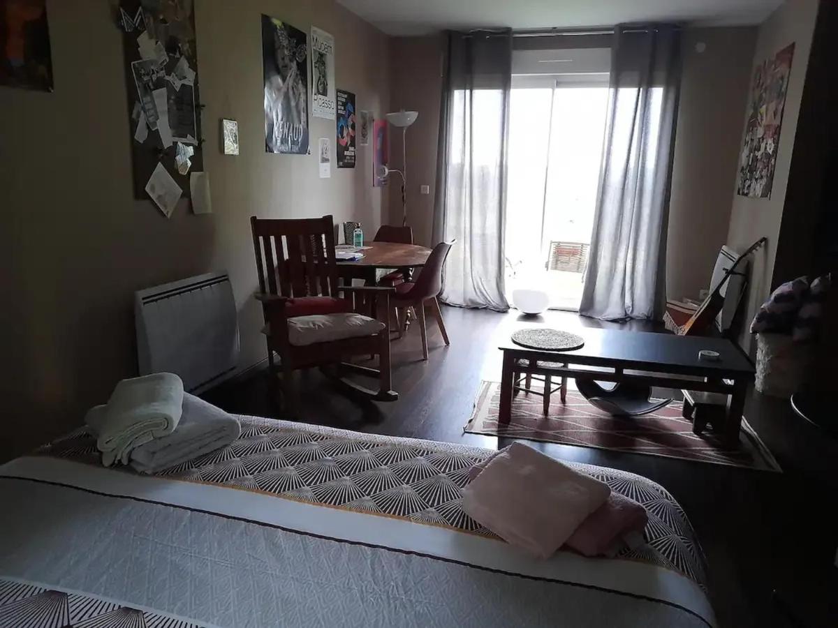Studio cosy à Courgenard : terrasse, coin salon, pack petit-déj, linge et ménage inclus. - FR-1-410-338 - Housity