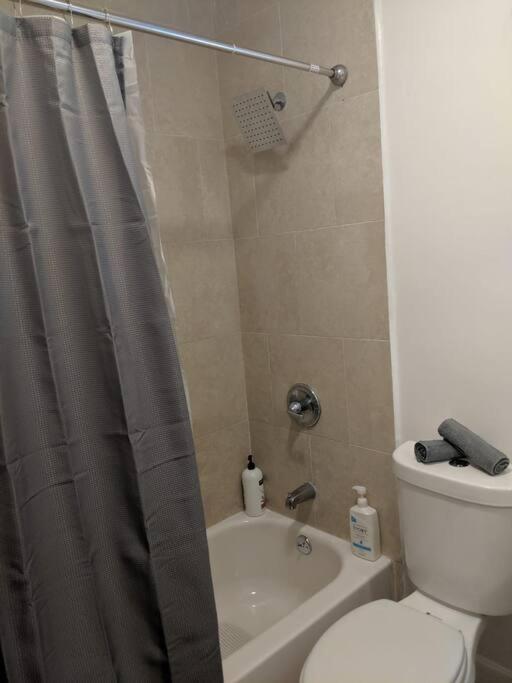 3 Bedroom Miami Home 15 Minutes to the Beach - Hizvo