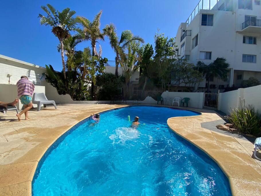 HoneyB - 2 bed Apt on the beach - Housity