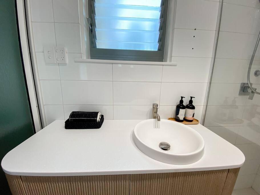 HoneyB - 2 bed Apt on the beach - Housity