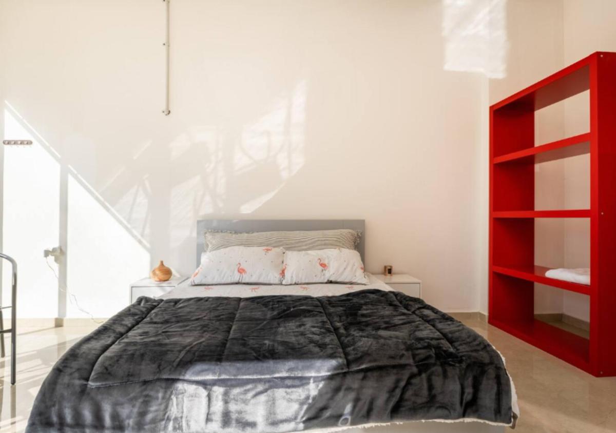 Elegant Studio in New Atlit with Garden & BBQ, 3 Min to Beach, Free Netflix - Housity