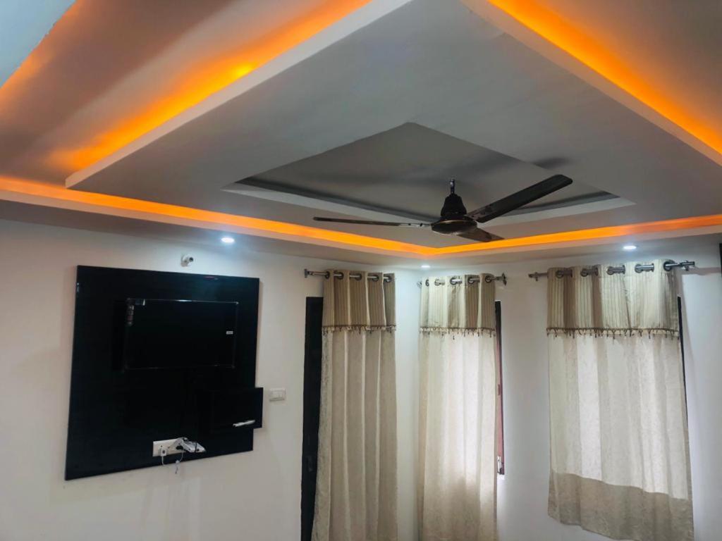 NRI Resorts & Hotels - Housity