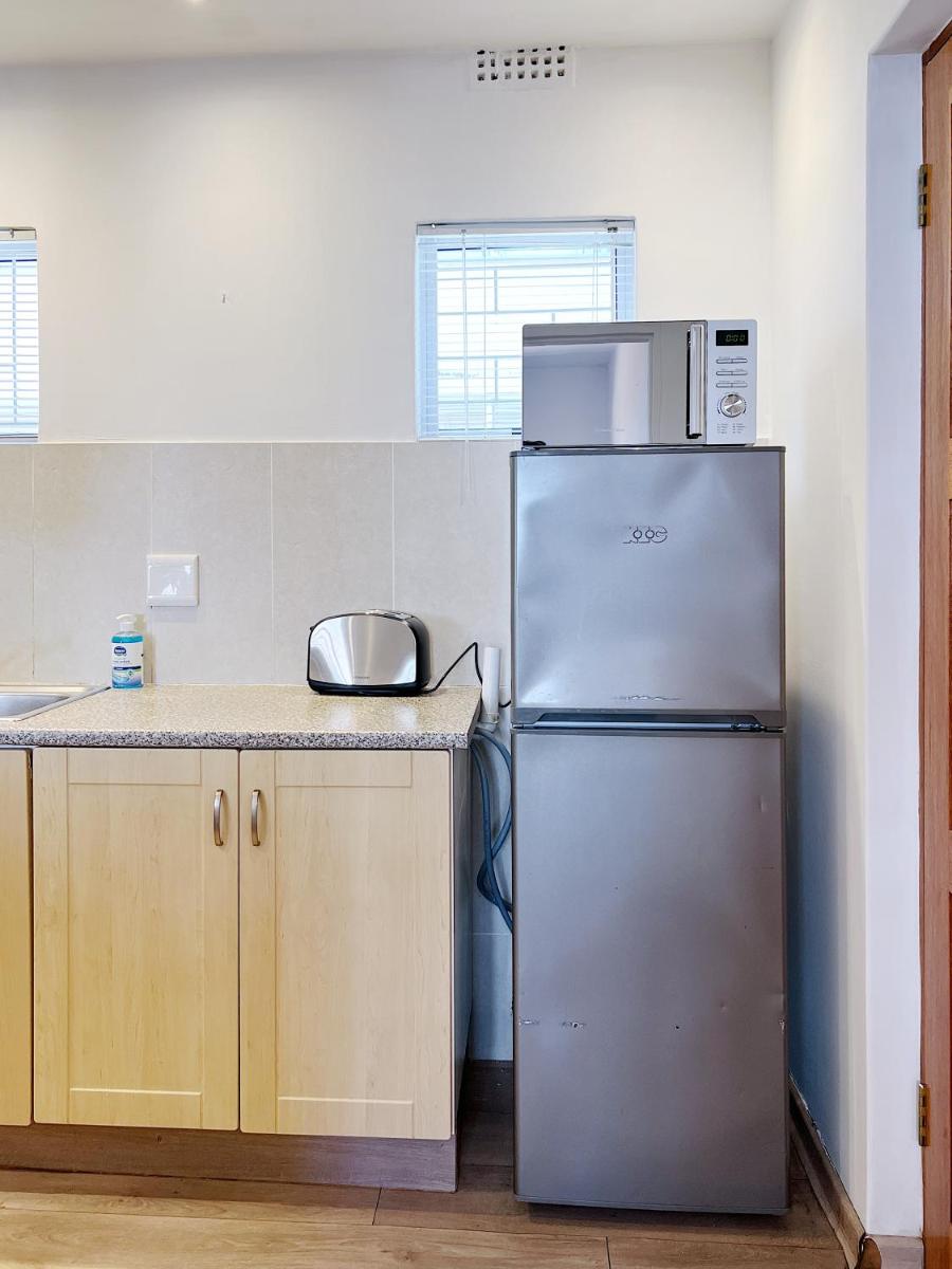 Suitetrails - Well Located Tamboers Apartment