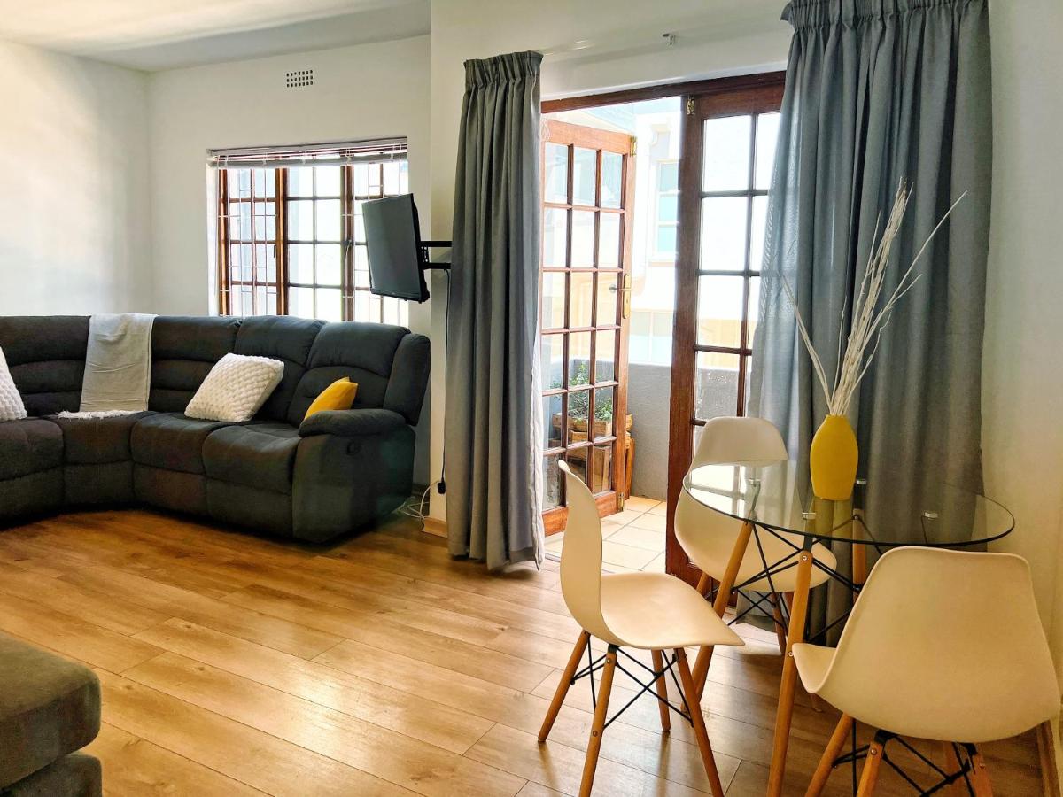 Suitetrails - Well Located Tamboers Apartment