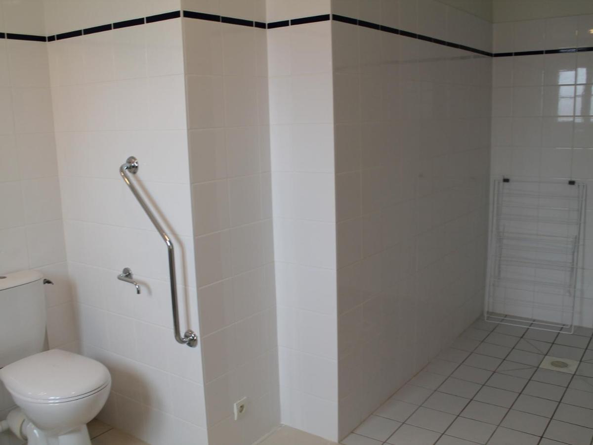 T3 PMR avec Piscine à 170m des Thermes - Parking Inclus, WiFi Accueil - FR-1-541-13 - Housity